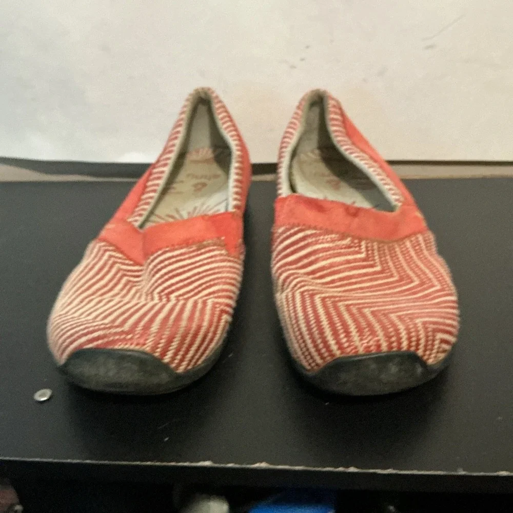 Ahnu low feature striped